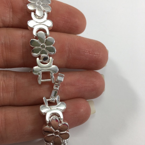 Silver Tone Flower Link Bracelet Foldover Clasp - Picture 6 of 7